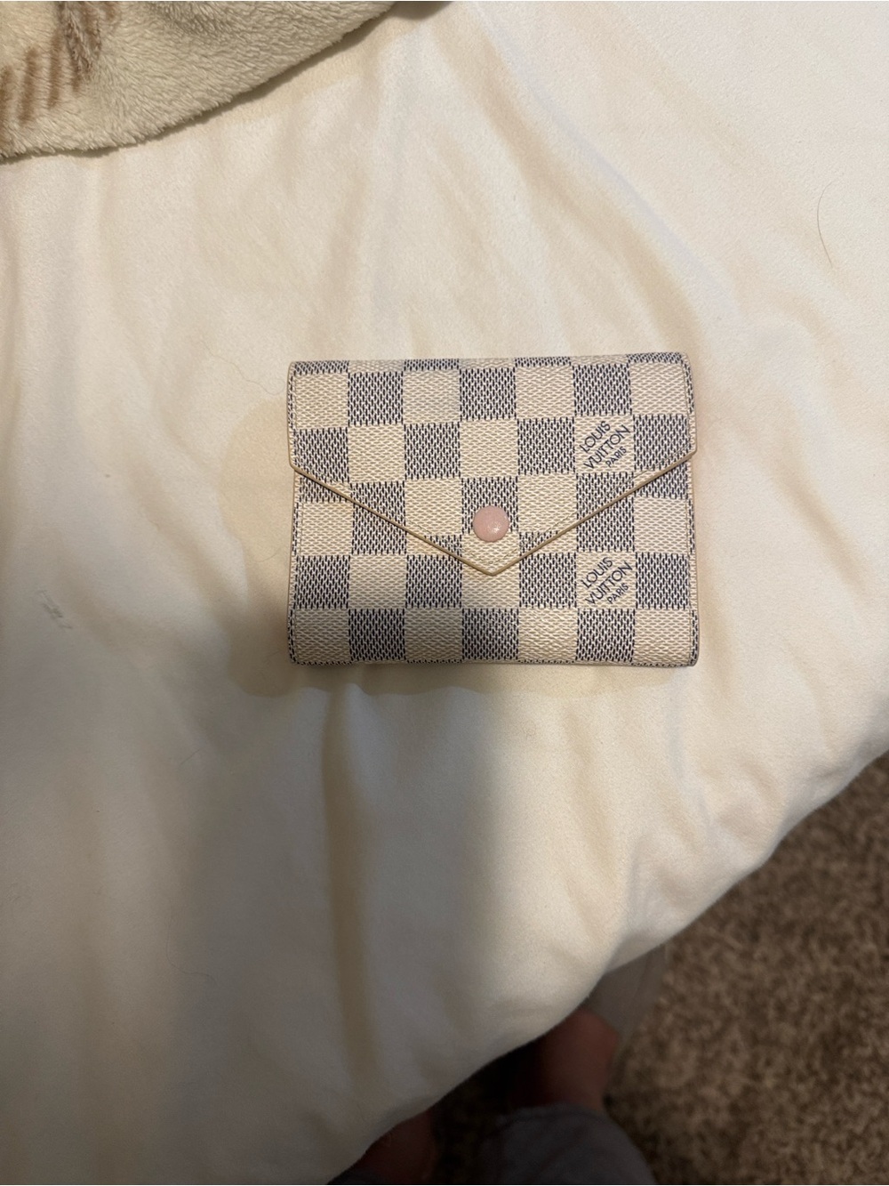 Louis Vuitton Damier Monogram Print wallet in excellent shape